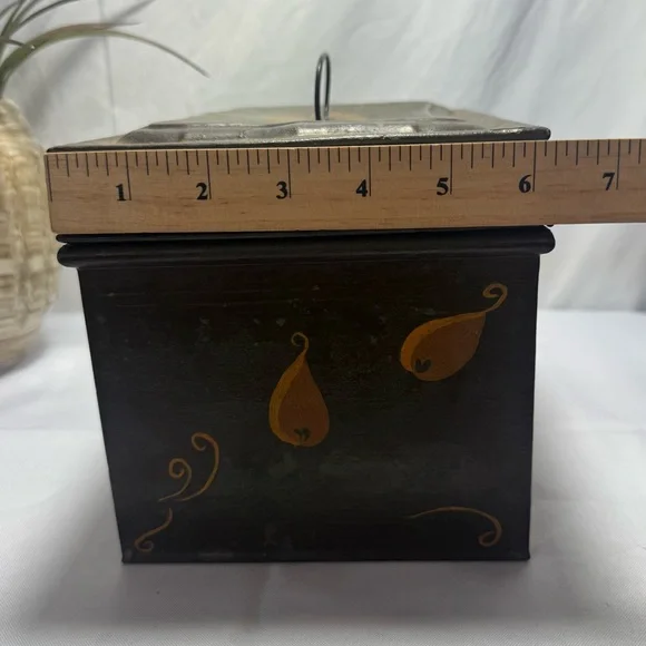 Vintage Metal Storage Box with Floral Design - Picture 11 of 11